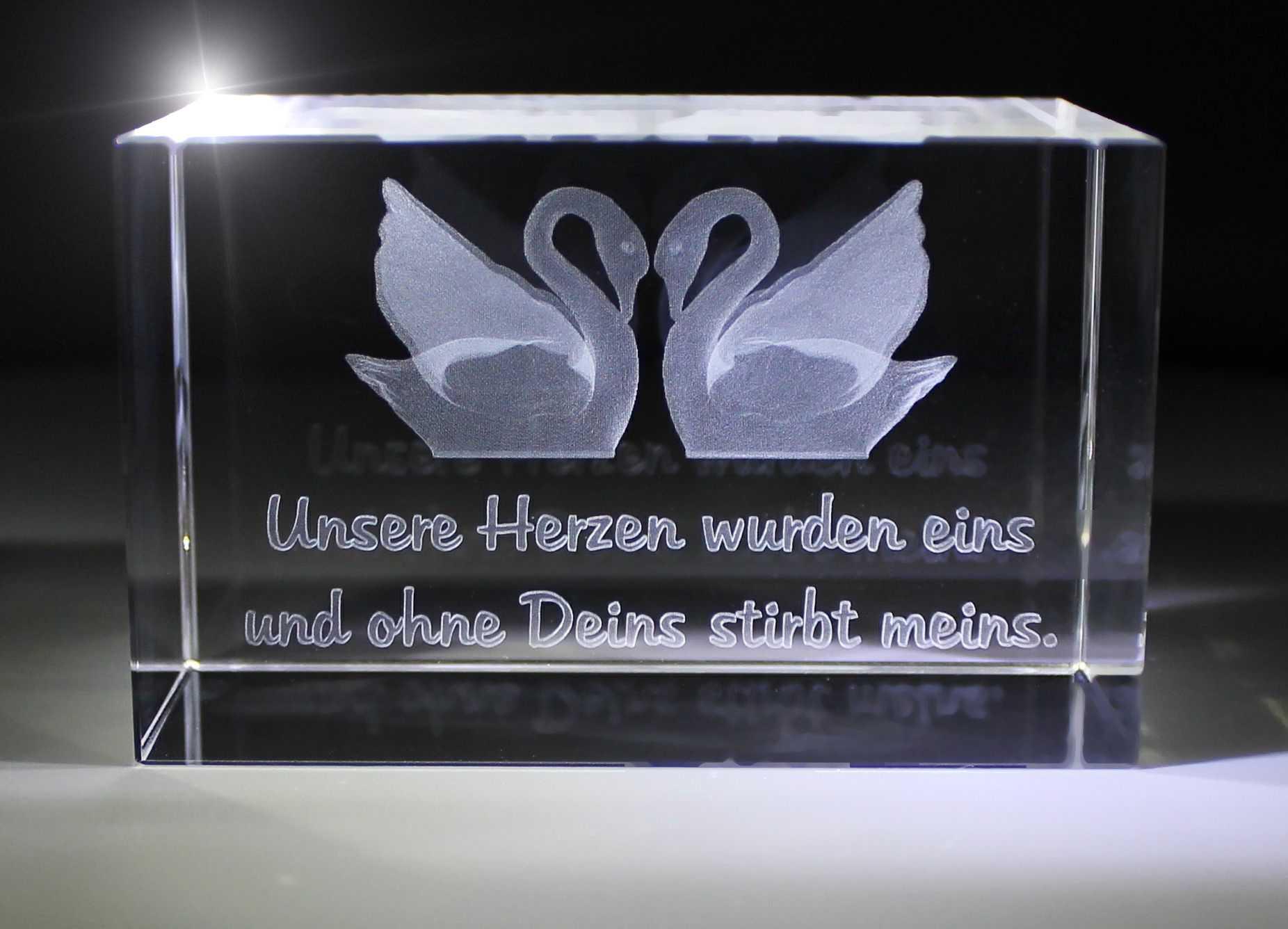 3D Glasquader Zwei Schwäne Unsere Herzen wurden eins, doch ohne Dich stirbt meins 3D Glasquader Zwei Schwäne Unsere Herzen wurden eins, doch ohne Dich stirbt meins