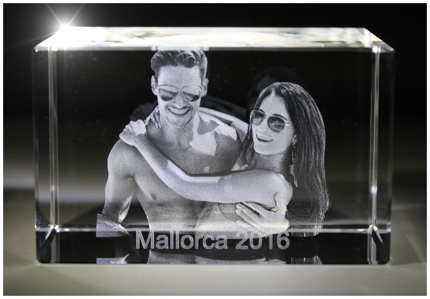 VIP-LASER I 3D I Glasfoto Kristall Quader I Gravur Deines Urlaubsfoto in 3D! - Personen/Tiere in 3D: 2 Personen VIP-LASER I 3D I Glasfoto Kristall Quader I Gravur Deines Urlaubsfoto in 3D! - Personen/Tiere in 3D: 2 Personen