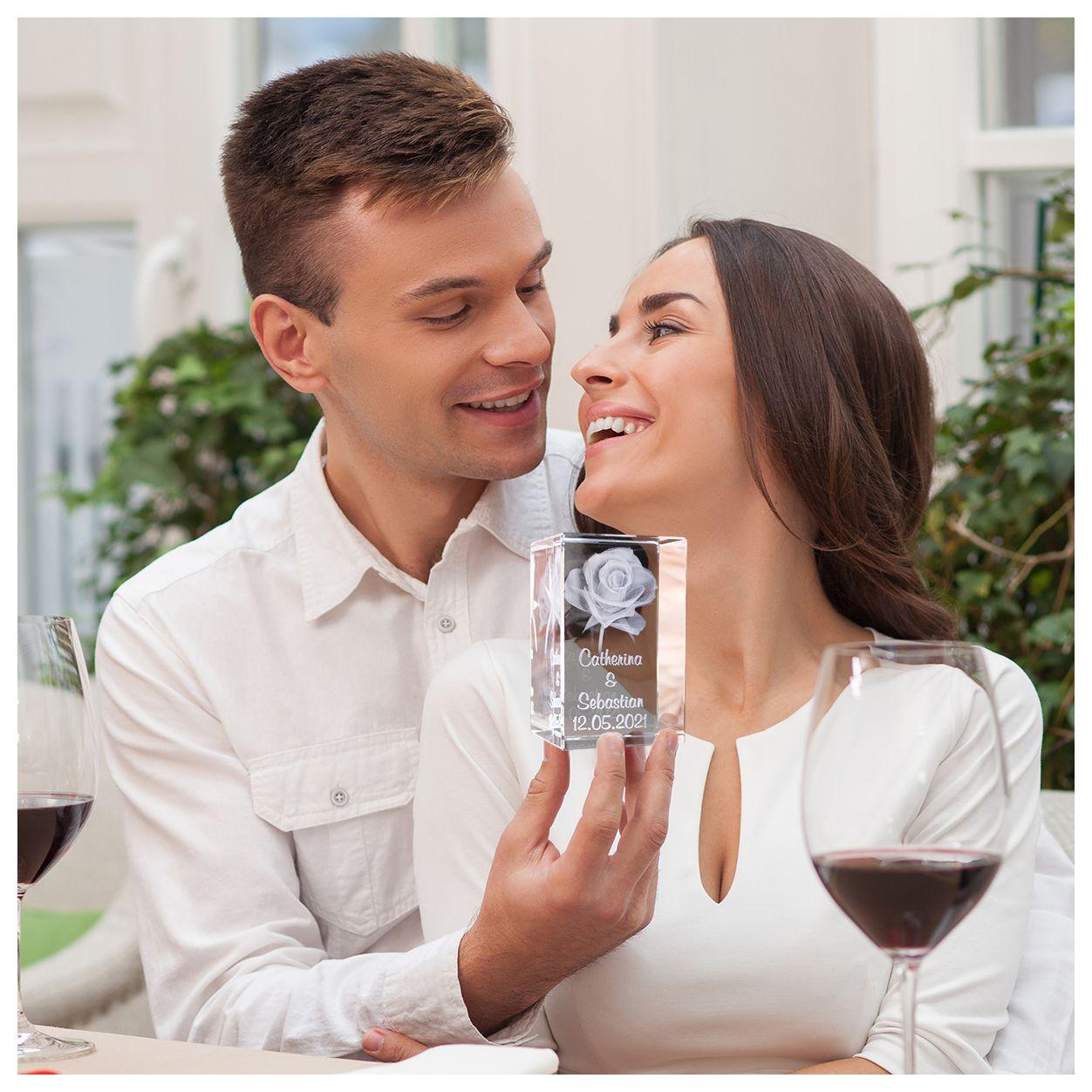 LoveGoals 3D Glaskristall Rose im Hochformat mit 2 Wunschnamen + Datum
