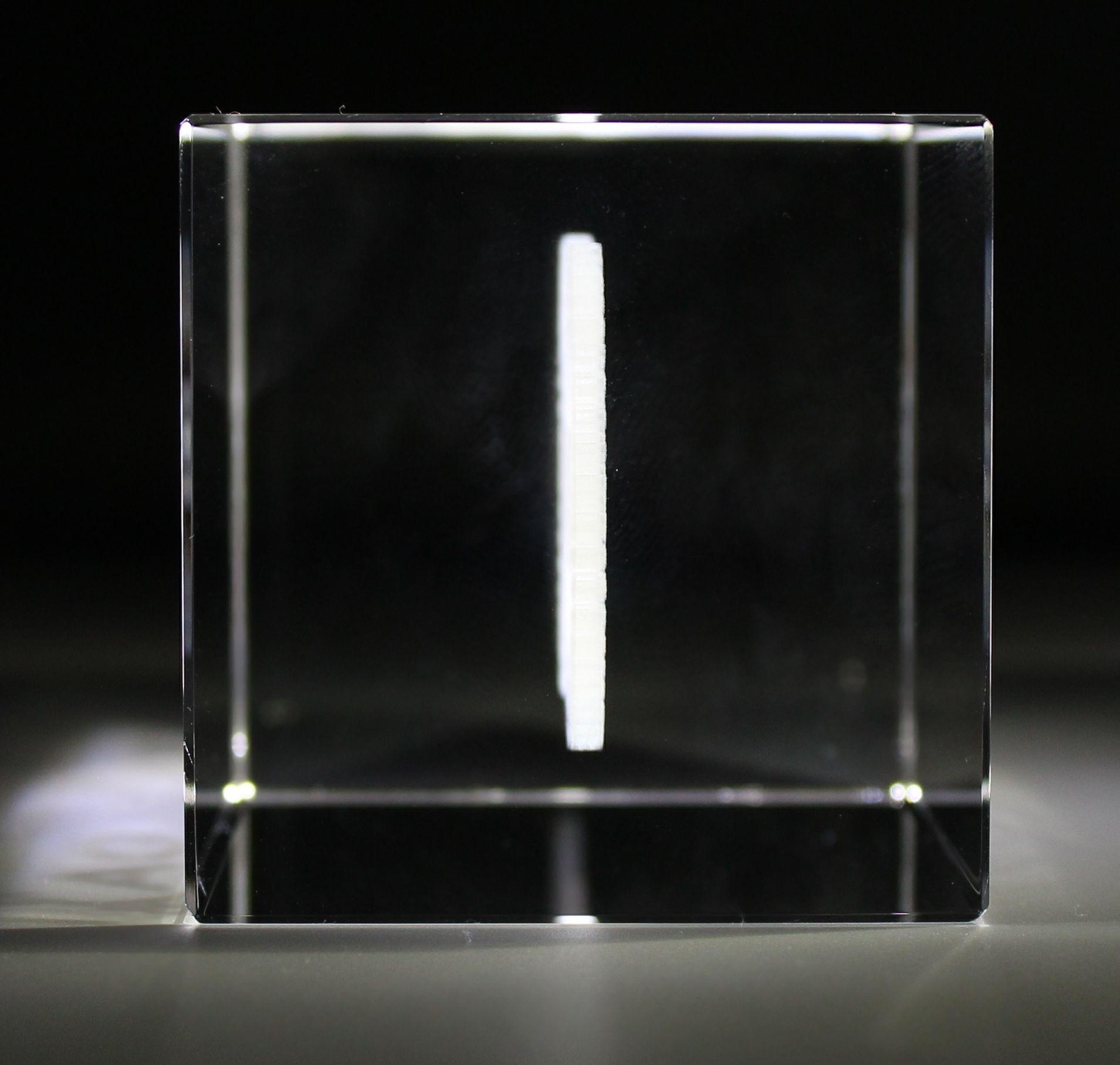 3D Glasquader I Unendlichkeitszeichen aus Herzen / Infiinit Love im Querformat mit Deinen Initialien graviert!