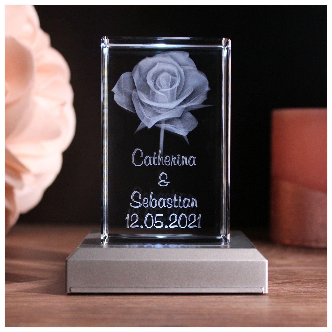 LoveGoals 3D Glaskristall Rose im Hochformat mit 2 Wunschnamen + Datum